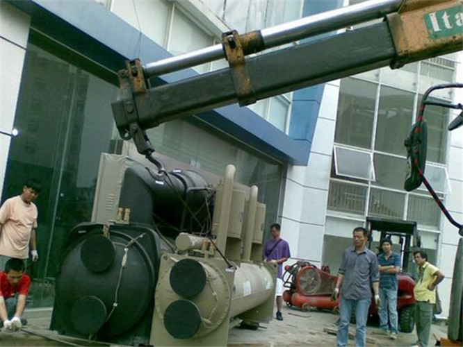 安化县随车吊和汽车吊的核心区别是什么？哪种更省钱？