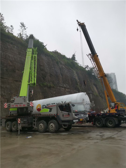 安化县“不怕风雨冻”—— 吊车的 “恶劣环境适应” 技术